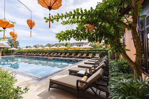 Poolside bar