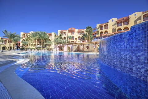3 outdoor pools, sun loungers