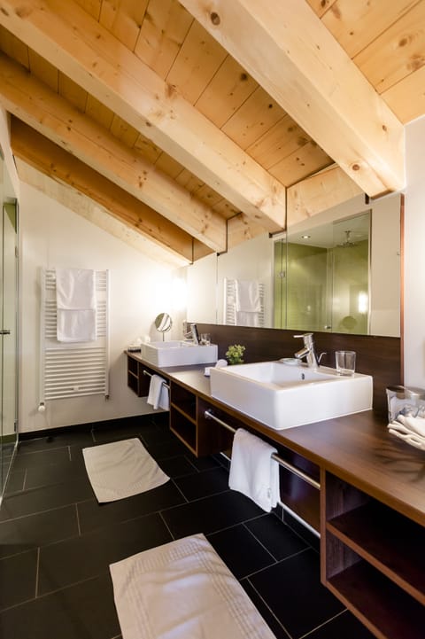 Superior Double Room “Charmante” | Bathroom sink