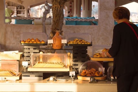 Free daily full breakfast