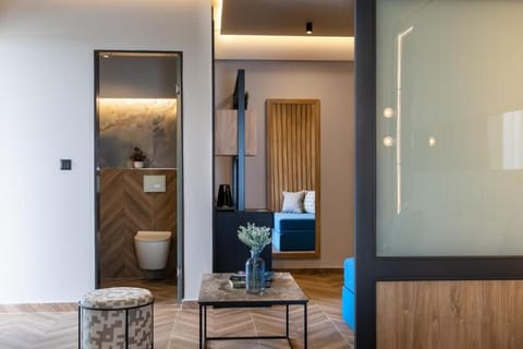 Blue Suite with Pool & Mountain Olympus View | Premium bedding, in-room safe, desk, laptop workspace