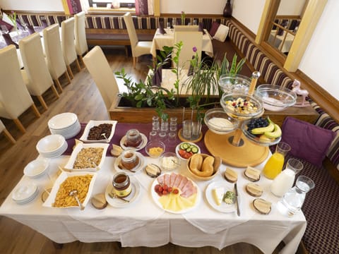 Free daily buffet breakfast