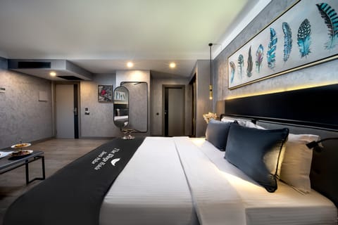 Suite | Premium bedding, memory foam beds, minibar, in-room safe