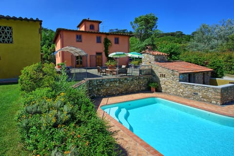 Building Exterior, Garden, Pool