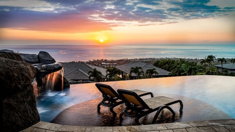 Private Infinity Pool with 180-degree Coastline Ocean Views at this Kona Hawai'i vacation rental.