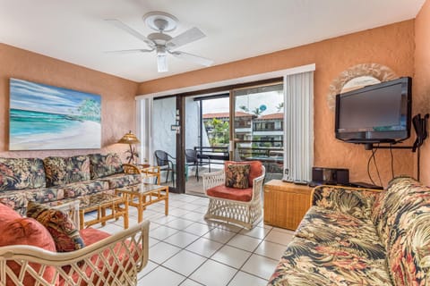 Living Area at Casa De Emdeko 232