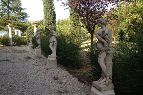 Plant, Leaf, Tree, Sky, Temple, Sculpture, Statue, Trunk, Art, Grass