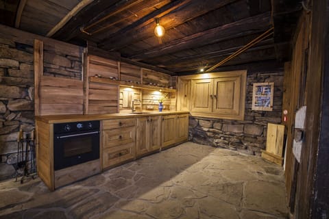 Property, Room, Building, Interior Design, House, Architecture, Furniture, Home, Beam, Ceiling