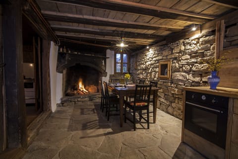 Fireplace, Hearth, Room, Property, Building, Interior Design, Architecture, Beam, Home, House