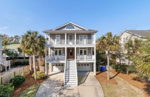 Welcome to 7 41st Avenue!