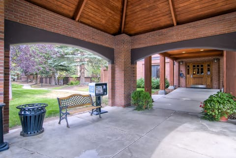 Park Station Condominium's covered entry and walkway with a bench to enjoy the fresh mountain air.