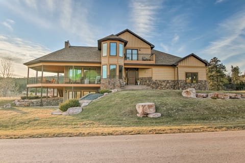 Sturgis Vacation Rental | 3BR | 4.5BA | 4,000 Sq Ft | Stairs Required