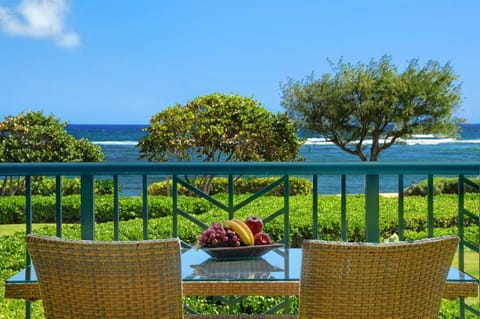 Waipouli Beach Resort G206 Oceanfront Lanai