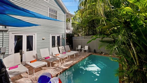 ENDLESS SUMMER is a 5 bedroom private home that was designed to accommodate a large group just half a block from Duval Street...