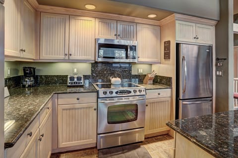 Indoors, Room, Oven, Kitchen, Microwave