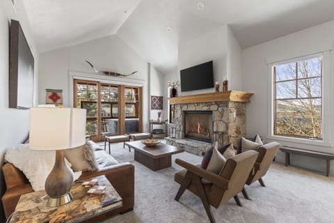 The three bedroom Town Pointe B205 condominium offers ski-in and out access to Town Lift and walking distance to Historic Main Street.