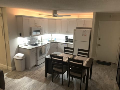 Kitchen with new table and chairs. 
New ceiling fan with remote.