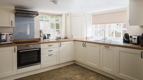 Kitchen, Queens Cottage at Sudeley Castle, Bolthole Retreats