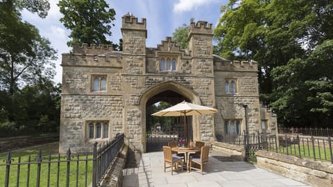 Castle Gatehouse at Sudeley Castle, Bolthole Retreats
