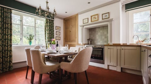 Kitchen-Dining Area, Sudeley Guest Cottage, Bolthole Retreats
