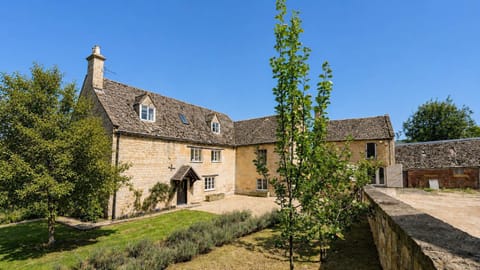 Almsbury Farmhouse at Sudeley Castle, Bolthole Retreats