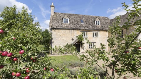 Almsbury Farmhouse at Sudeley Castle, Bolthole Retreats