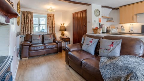 Living-Dining Room, Forsythia Cottage, Bolthole Retreats