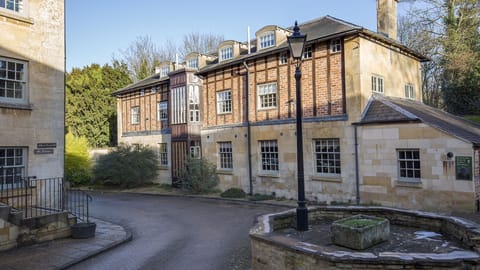 Charles I at Sudeley Castle, Bolthole Retreats