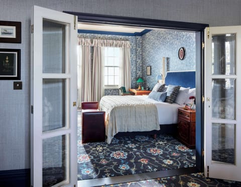 Royal Suite, 1 King Bed | Premium bedding, pillowtop beds, minibar, in-room safe