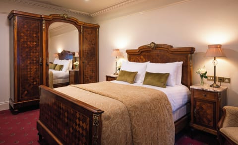 Classic Double Room, 1 Double Bed | Desk, iron/ironing board, free WiFi, bed sheets