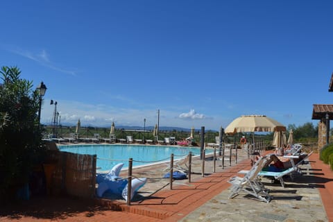 Resort, Vacation, Sky, Swimming Pool, Leisure, Tourism, Beach, Sea, Real Estate, Palm Tree