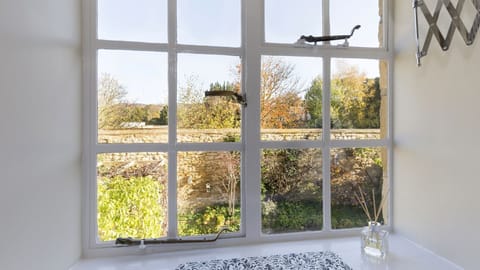 View over garden, Box Cottage, Bolthole Retreats