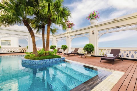 Outdoor pool, pool umbrellas, sun loungers