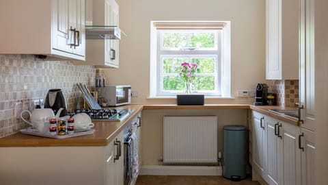 Kitchen, Lord High Admiral at Sudeley Castle, Bolthole Retreats