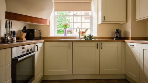 Kitchen, Prince Rupert at Sudeley Castle, Bolthole Retreats