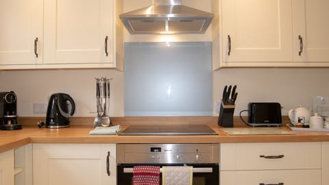 Kitchen, Princess Elizabeth at Sudeley Castle, Bolthole Retreats