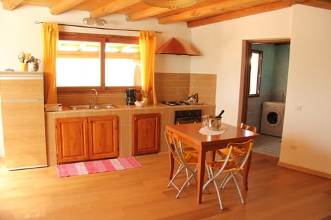 Room, Property, Furniture, Building, Floor, Wood Flooring, House, Hardwood, Interior Design, Kitchen