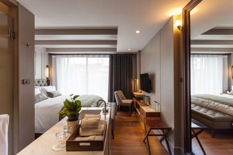 Superior Double Room | Minibar, in-room safe, desk, free WiFi