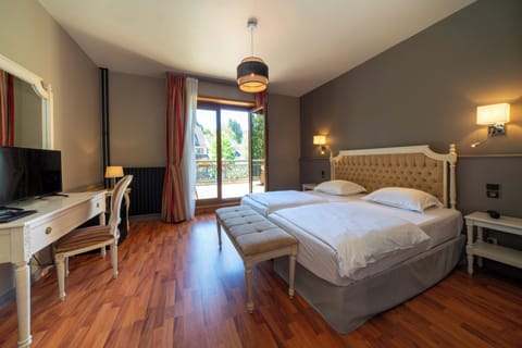 Double or Twin Room, Balcony | Individually decorated, individually furnished, desk, blackout drapes