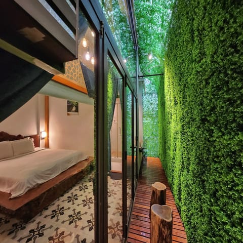Romantic Double Room | Premium bedding, minibar, in-room safe, desk