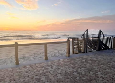 Oceanview from Sundeck - View of beach and ocean from sundeck