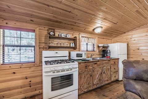 Fully equipped kitchen — cook a special meal or make morning mimosas.