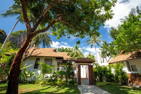 Luxury Villa, 1 Bedroom (Suite Cottage) | Minibar, in-room safe, blackout drapes, WiFi (free)