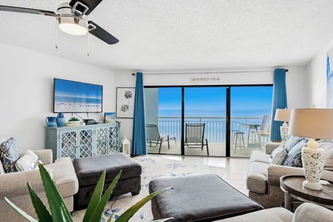 Beautiful Gulf Front Condo with private balcony