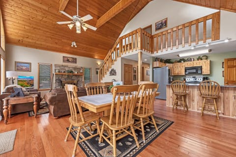 Majestic Hollow Main level Open floor plan allows for visiting between rooms