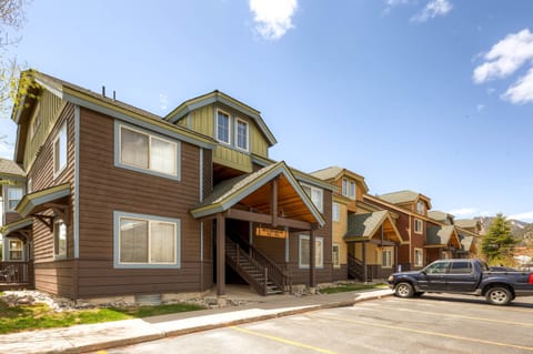 Tarn Landing Exterior