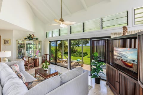 Kamahana 15 private lanai with  beautiful  golf course and ocean view