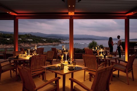 Breakfast, lunch, dinner served; local cuisine, pool views 