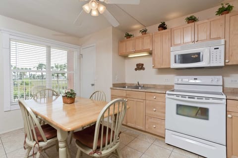 Our South Padre Island condo rentals have fully equipped kitchens. Our Gulfview II condo has a lovely kitchen and dining space. For all of your local ingredients check out the charming grocery down the road Blue Marlin!
