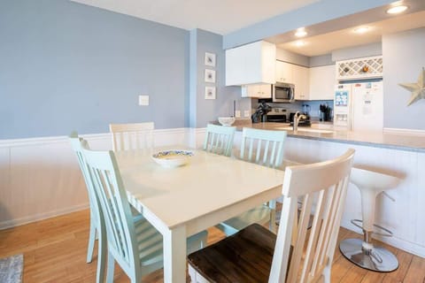 Dining Area Seats 10